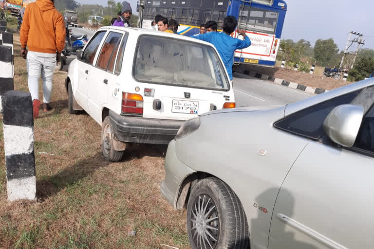 Andhra Pradesh police fire upon cars to nab red sandalwood smuggling