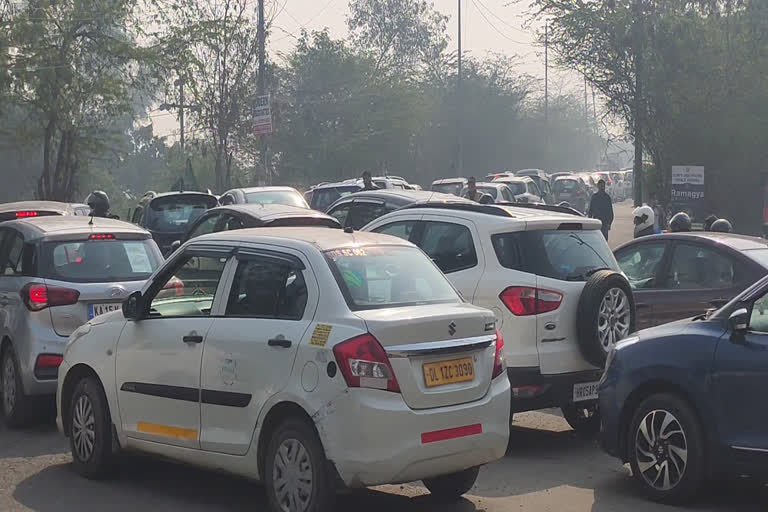 Traffic increased from Ghaziabad to Delhi