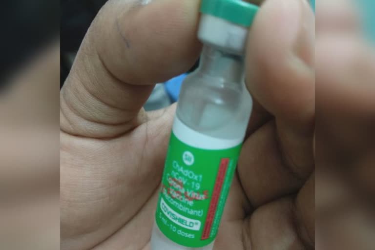 બનાસકાંઠામાં વડગામના મેતા ગામમાં 82 આરોગ્યકર્મીએ કોરોનાની રસી મુકાવી