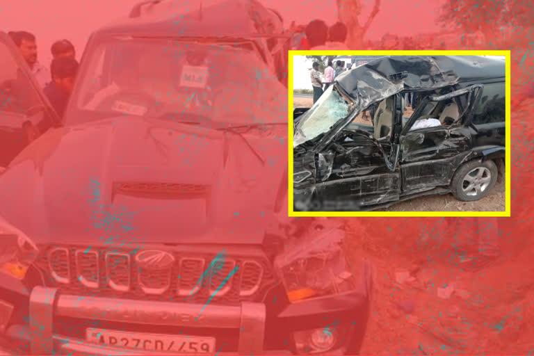 road accident at vinukonda in Guntur district