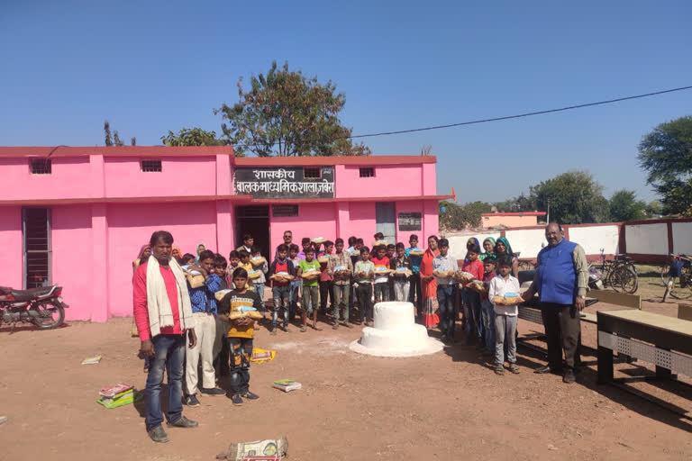 pulses and oil distributed to students