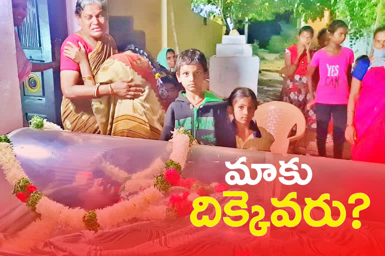 బతుకు భారమై.. చేనేత కార్మికుడు ఆత్మహత్య