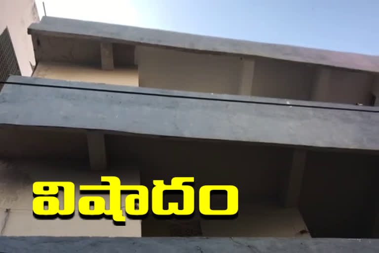 A mother who jumped from a building with her daughter in hyderabada