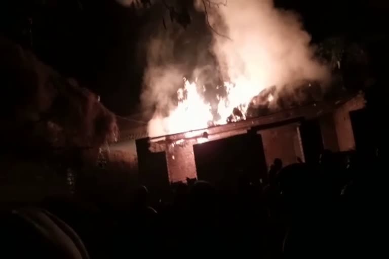 A house caught fire in Bokaro