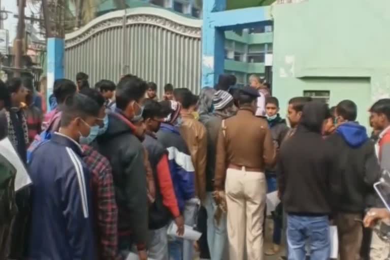 violation of social distancing at exam centers in Darbhanga