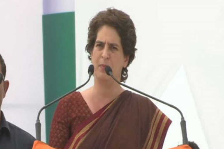 'Are you on war with farmers?' Priyanka Gandhi asks PM Modi  പ്രിയങ്ക ഗാന്ധി വാദ്ര  പ്രധാനമന്ത്രി  നരേന്ദ്ര മോദി  എ.ഐ.സി.സി ജനറൽ സെക്രട്ടറി  കർഷക പ്രതിഷേധം  കർഷക പ്രതിഷേധം പ്രിയങ്ക ഗാന്ധി  പ്രിയങ്ക ഗാന്ധി  ട്വീറ്റ്  കർഷകരുമായി യുദ്ധം  'Are you on war with farmers?' Priyanka Gandhi asks PM Modi  Priyanka Gandhi  AICC general secretary  farmers' protest