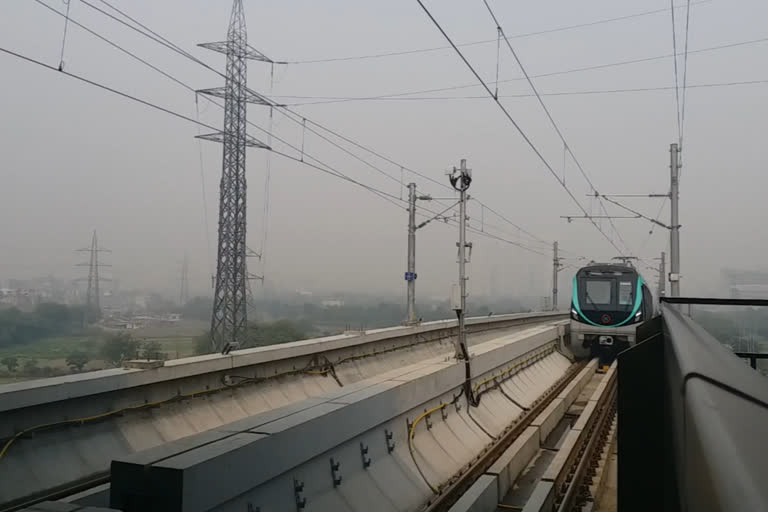 पीक आवर में 10 स्टेशनों पर नहीं रुकेगी NMRC की एक्वा लाइन मेट्रो