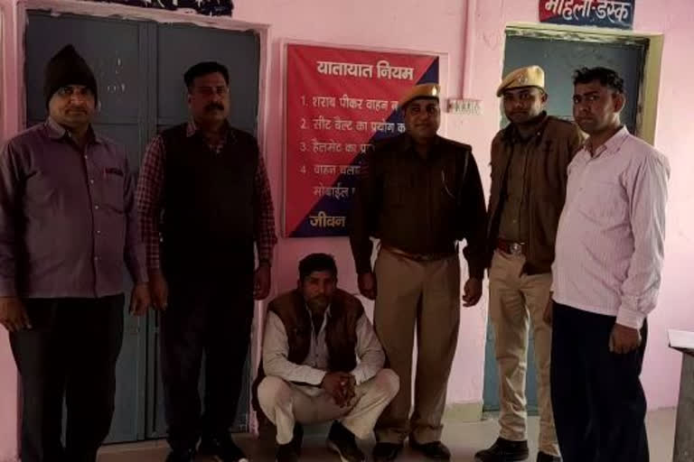 धौलपुर में बदमाश गिरफ्तार, Crook arrested in dholpur