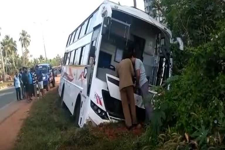 ksrtc-bus-landing-in-the-sewer-at-mangalore