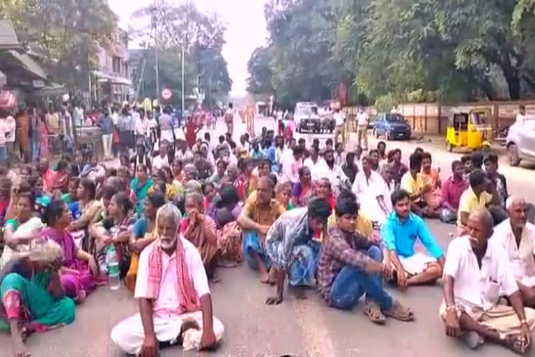 கட்டடம் இடிந்த விபத்து - உயிரிழந்தவர் உடலை வாங்க மறுத்து உறவினர்கள் போராட்டம்