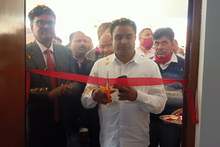 Collector unveils Hitech library, Hitech library in Dhaulpur, हाईटेक पुस्तकालय अनावरण