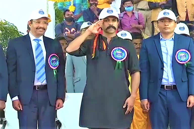 hero ramcharan participated in sports meet at cyberabad commissionerate