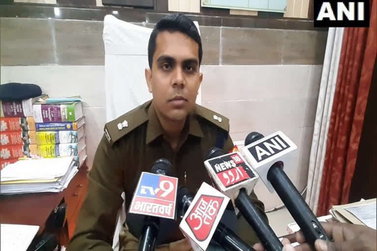 Minor gang-raped in Aligarh  police hunt for 3 accused  Minor gang raped in UP  യുപിയിൽ വീണ്ടും ബലാത്സംഗം  പ്രതികൾക്കായി തെരച്ചിൽ തുടരുന്നു  അലിഗഡ്