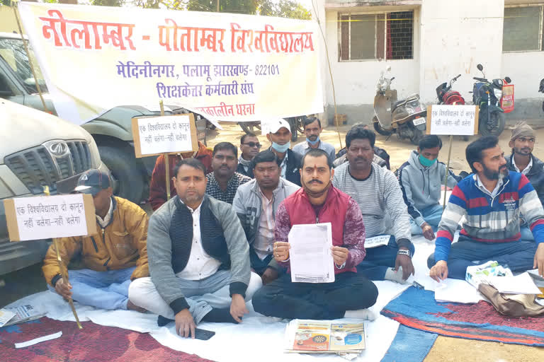 neelambar-pitambar university contract workers on strike in palamu
