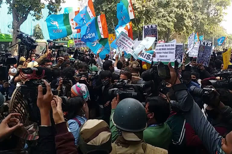 march in support of farmers movement from mandi house to jantar-mantar