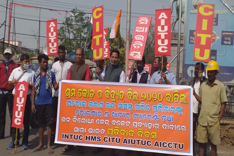 Protests by trade unions in Anugol against labor law amendments