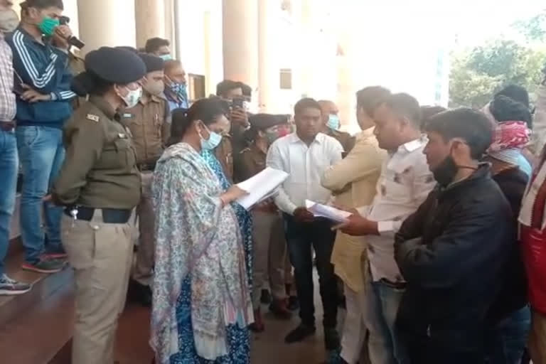 Hindu Mahasabha protest