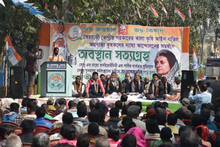 wb_sdin_01_congress abosthan satyagroho at balurghat_new pic_WBC10013