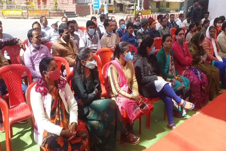 Electricity workers on a day strike in Chhindwara