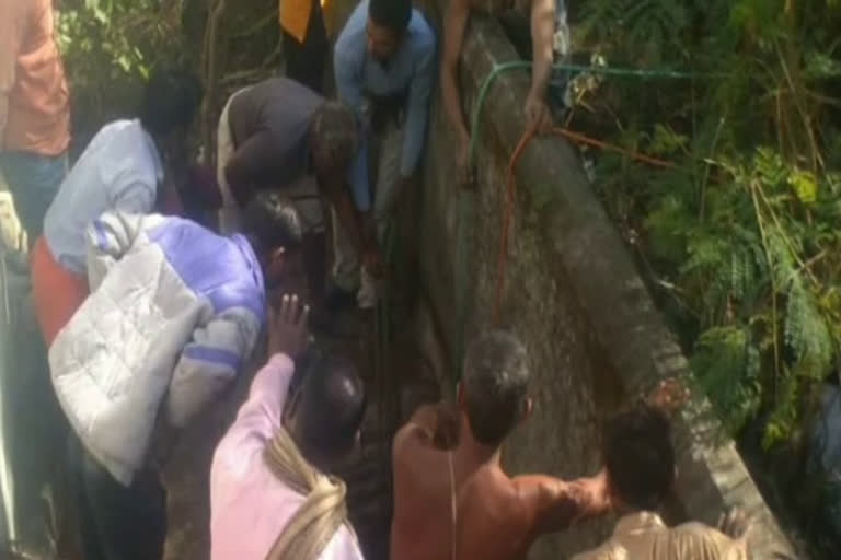 girl-and-assistant-fell-into-the-well