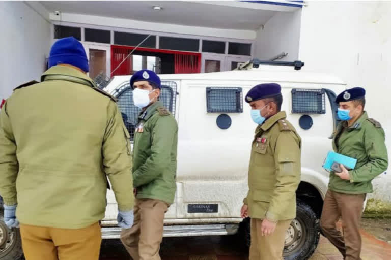 IGP Kashmir visits Handwara, reviews security situation