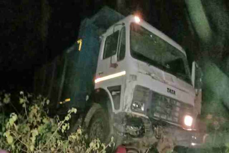collision-between-car-and-hyva-in-khunti