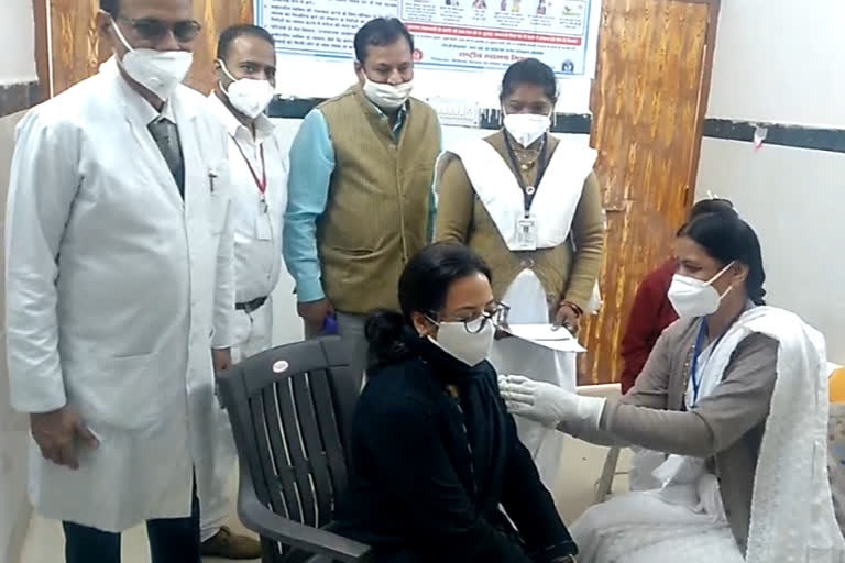 प्रतापगढ़ में कोरोना वैक्सीनेशन, Corona vaccination in Pratapgarh