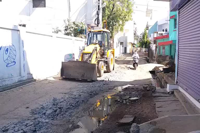 Large pits have been abandoned in the city under the sewer line and Amrit schemes.