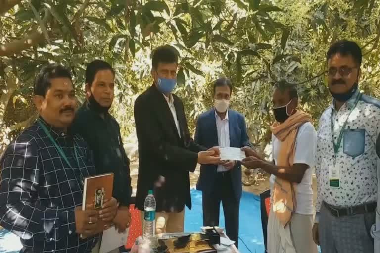 Khurda collector's financial reward to farmer who succeed in Organic farming