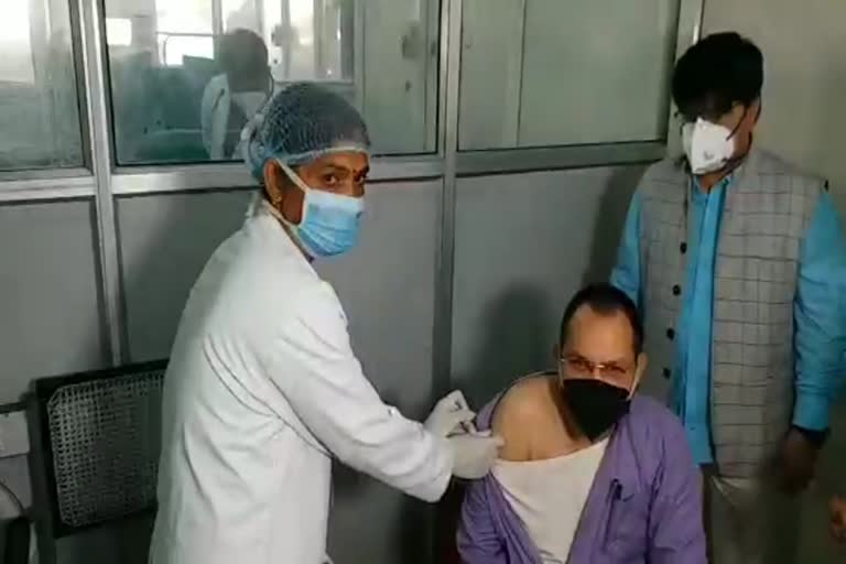 covid-19 vaccine,  jaipur collector antar singh nehra