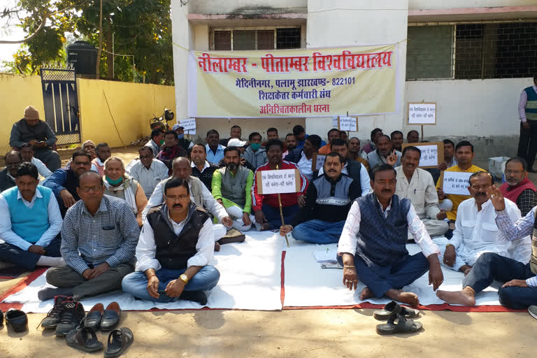 staff of colleges landed in support of striking npu personnel in palamu