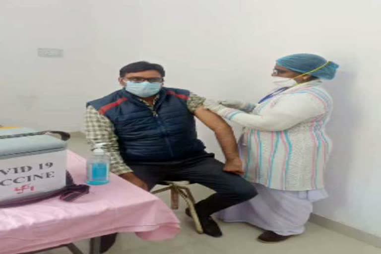 administrative officer vaccinated from corona, rajsamand news