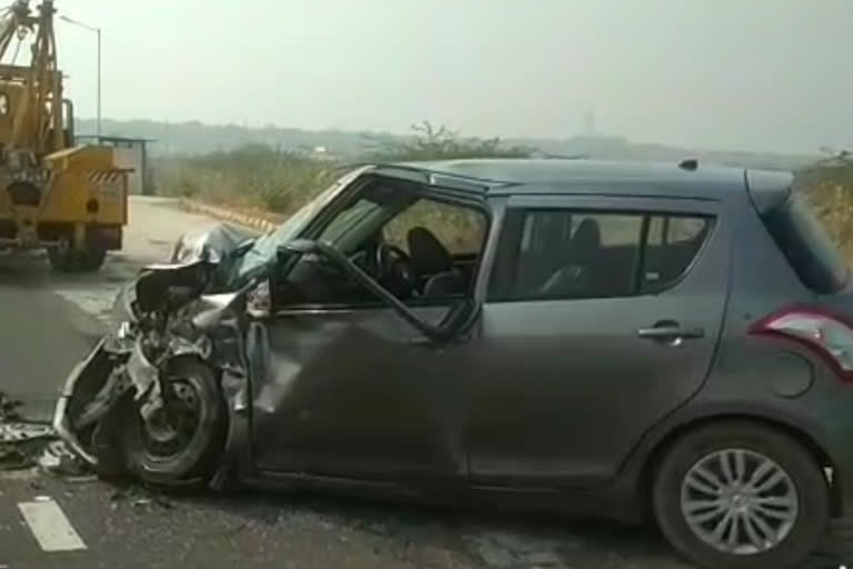 बोलेरो कैम्पर और कार में भिड़ंत, Bolero camper and car collision