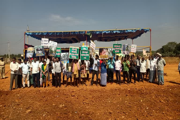 Highway blockade by farmers opposing the establishment of a multi-logistic park