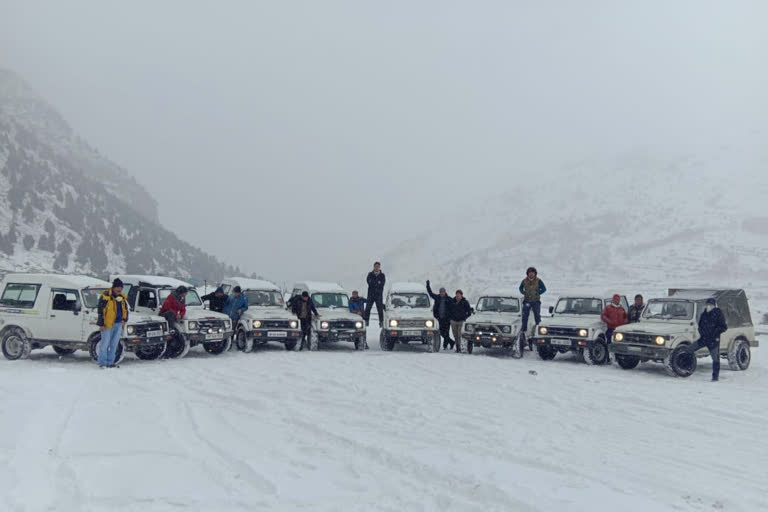 Gypsy snow ride rally amid snowfall