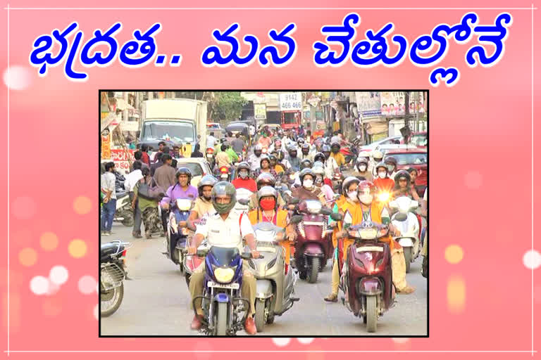 Women must wear helmets says mancherail police