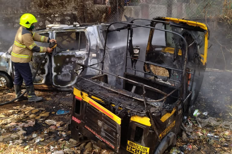 Autorickshaw and Wangener car caught fire again in Thane