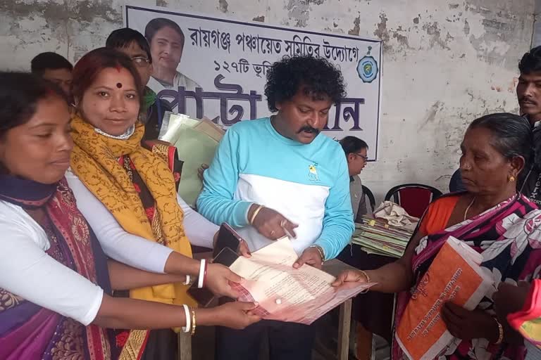 patta distribution among landless family in raiganj