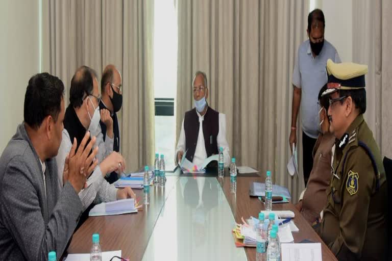 home-minister-tamradhwaj-sahu-instructed-collectors-to-take-action-on-chit-fund-company