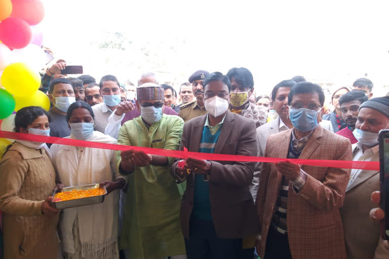 DM inaugurates delivery center in Saharsa