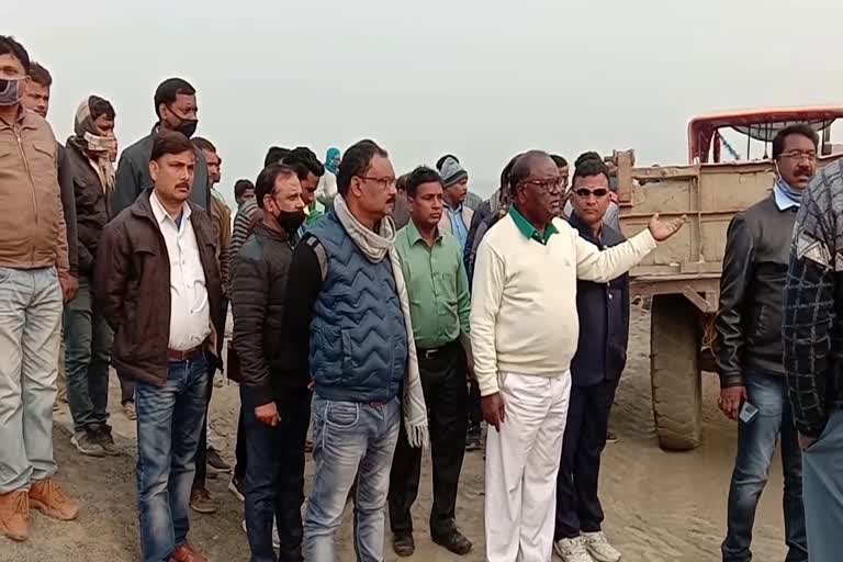 Borio MLA protested against illegal crusher plant