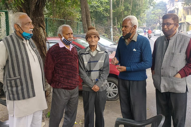 senior citizens reaction  on corona vaccination delhi