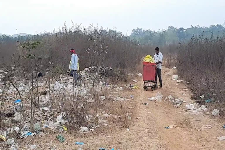 bio-medical-waste-being-thrown-in-open-in-raipur-airport