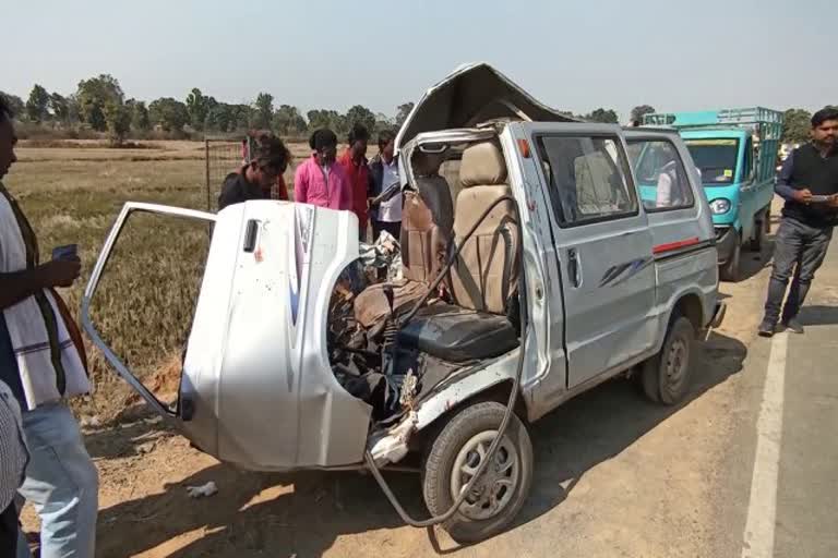 omni-and-truck-collision-in-ambikapur