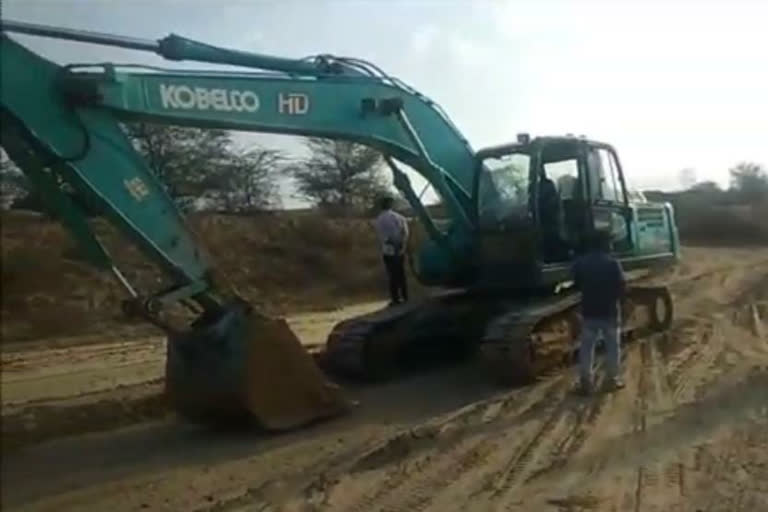 mining department raids on illegal mining in krishnavati river area in mahendergarh