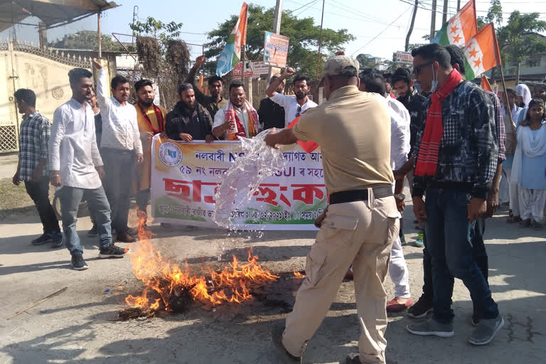 নলবাৰীত NSUI ৰ উত্তাল প্ৰতিবাদ