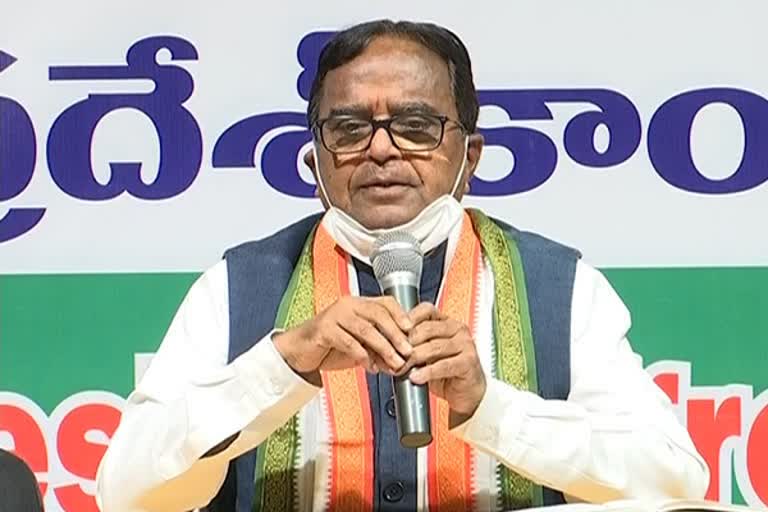 former pcc chief  ponnala laxmaiah fire on bjp in hyderabad