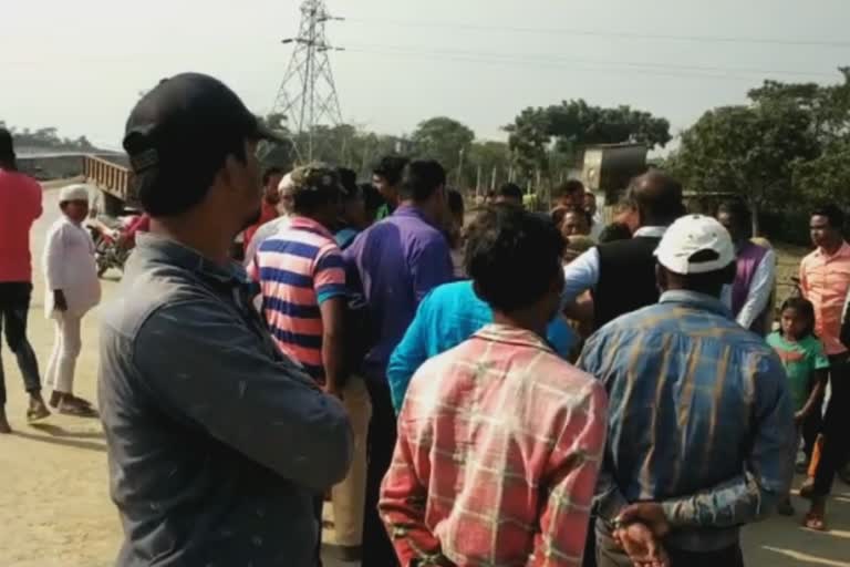 Protests in Raiganj over non-promise of compensation for minors electrocuted