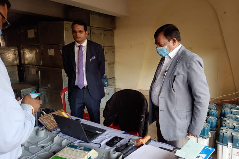 District Election Officer inspected EVM Ware House at Morahabadi in ranchi