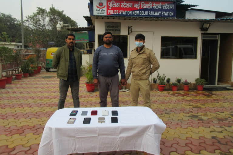 Mobile thief arrested at New Delhi railway station